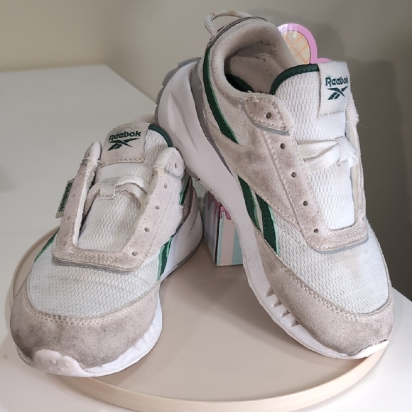 🎉Host Pick🎊 Reebok Kids Athletic Shoe- White and Green - Picture 10 of 10